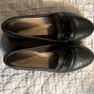 Women’s Clarks leather loafers Size 9